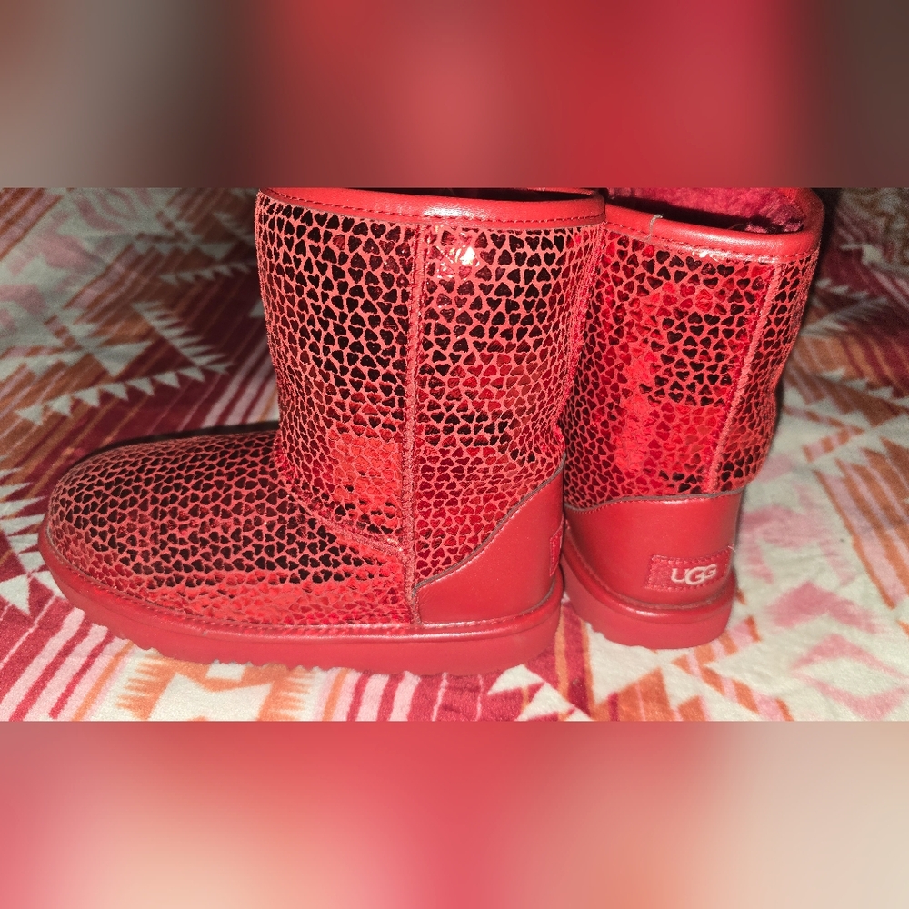 UGG Kids Classic Short Boots • Red Heart Sequin • Size 3 • Fleece Lined • Rare